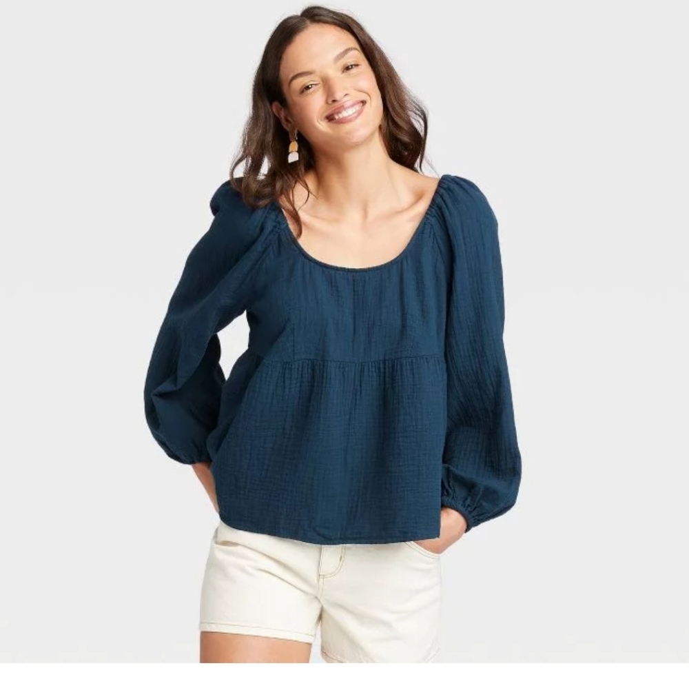 Universal Thread peblum top NWT